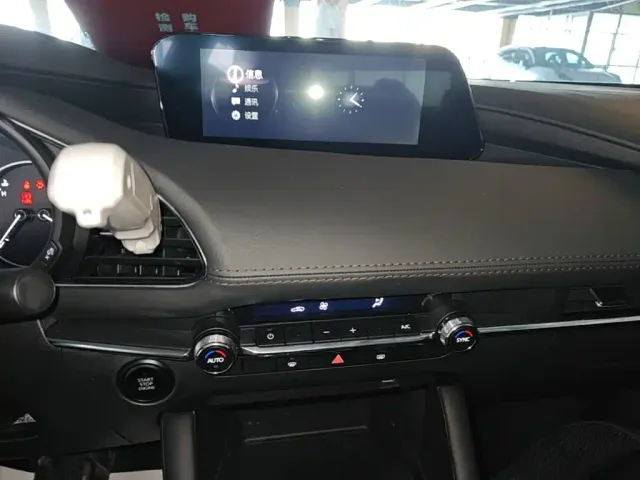 Mazda Axela — Фото автомобиля 12