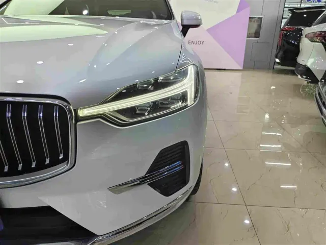 Volvo XC60 — Фото автомобиля 12