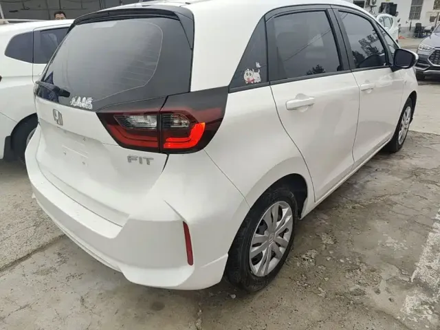Honda Fit — Фото автомобиля 6