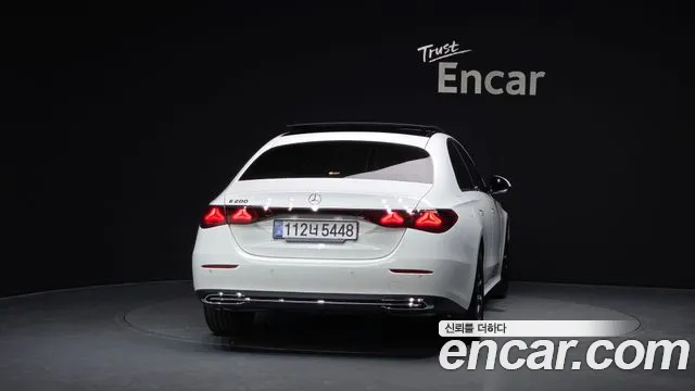 Mercedes-Benz E-Class — Фото автомобиля 3