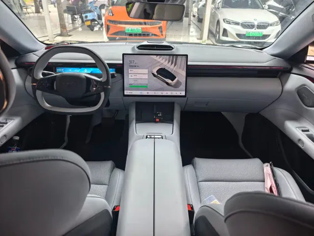 Lynk & Co Z10 — Фото автомобиля 13