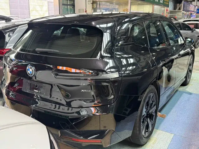 BMW iX — Фото автомобиля 3
