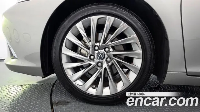 Lexus ES — Фото автомобиля 5