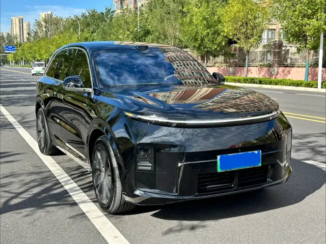 Li Auto L8 — Фото автомобиля 4