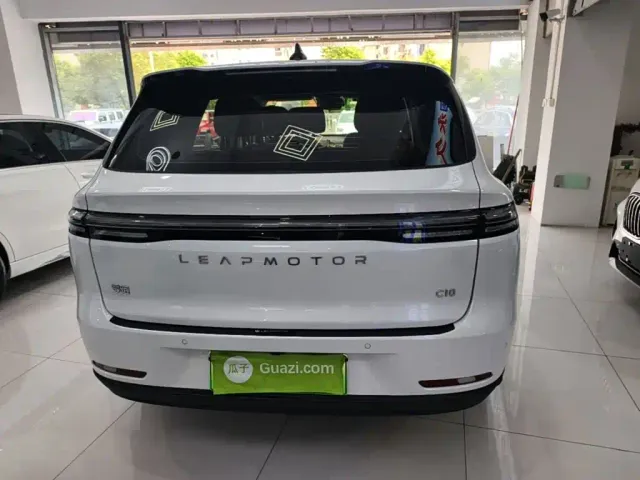 Leapmotor C10 — Фото автомобиля 5