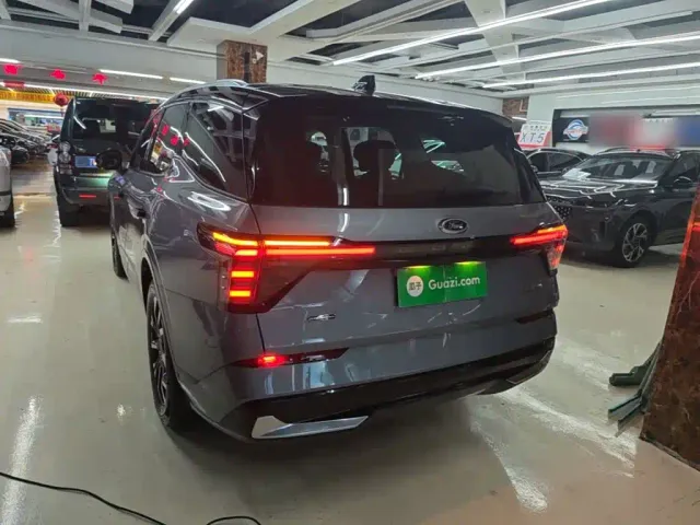 Ford Edge — Фото автомобиля 4