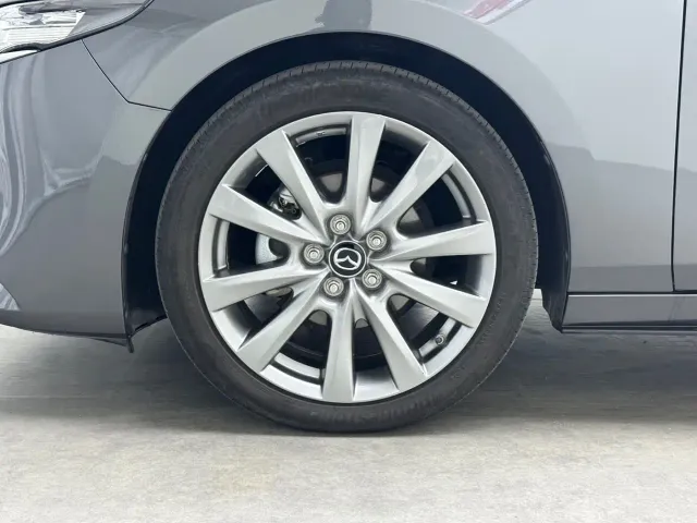 Mazda Axela — Фото автомобиля 18