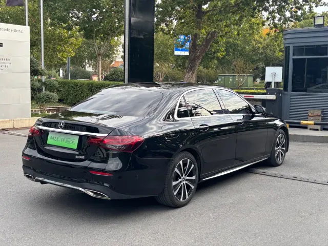 Mercedes-Benz E-Class — Фото автомобиля 5