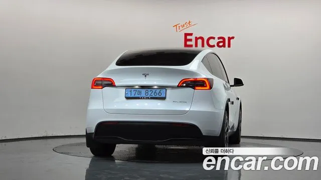 Tesla Model Y — Фото автомобиля 4