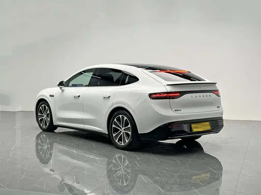 Zhijie Luxeed R7 2024 Pure Electric 802km Max — Фото автомобиля 4