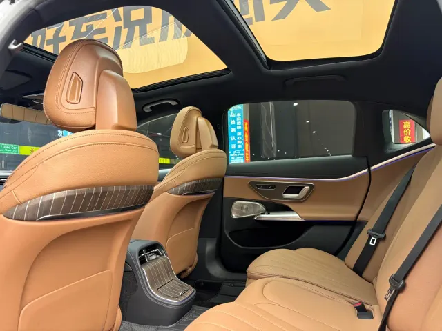 Mercedes-Benz E-Class — Фото автомобиля 14