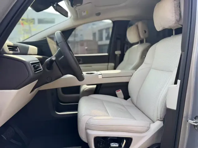 Li Auto MEGA — Фото автомобиля 4