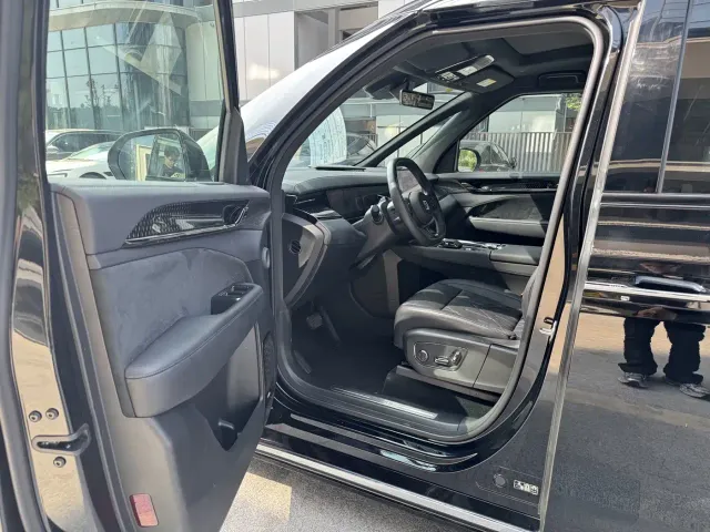 ZEEKR Zeekr 009 2024 7-Seat Aisle AWD Version 108kWh — Фото автомобиля 8