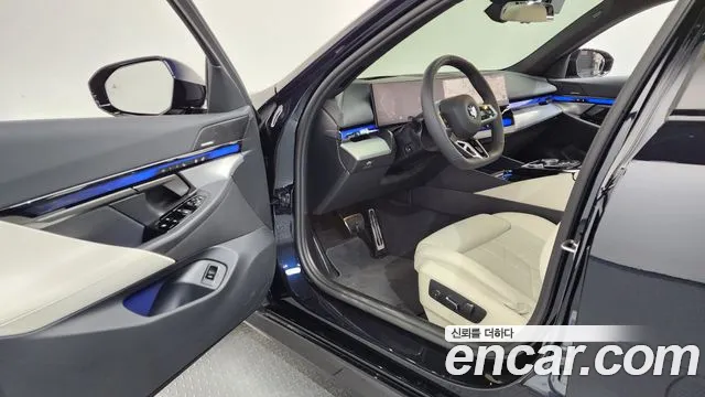 BMW 5 Series G60 — Фото автомобиля 15