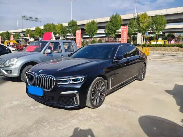Фотография автомобиля — BMW 7 Series