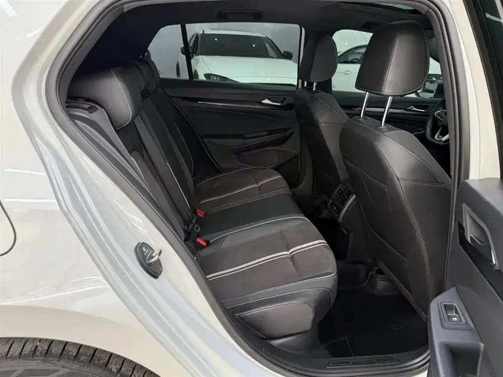 Volkswagen Golf 2023 Facelift 280TSI DSG R-Line Lite — Фото автомобиля 22