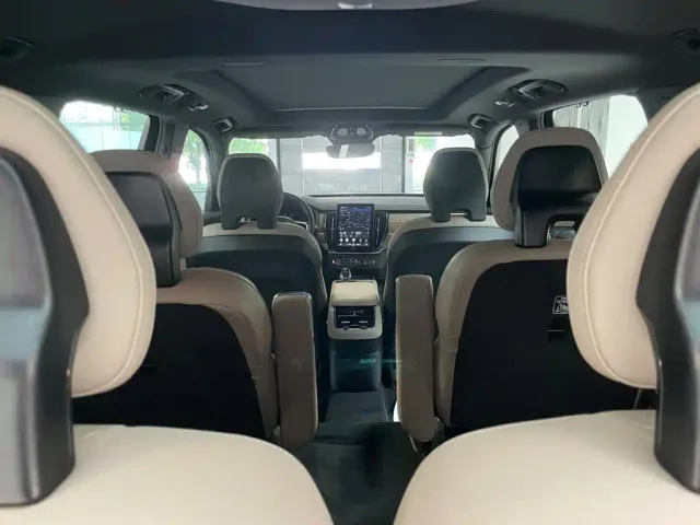 Volvo XC90 — Фото автомобиля 30
