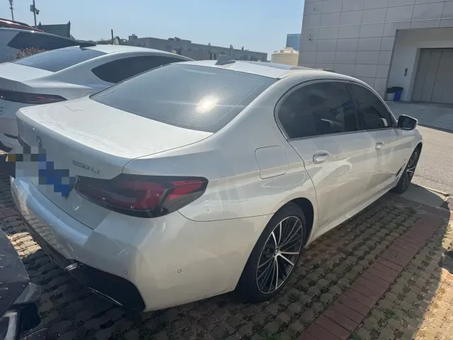 BMW 5 Series — Фото автомобиля 9