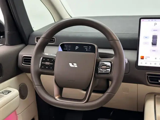 Li Auto MEGA — Фото автомобиля 12