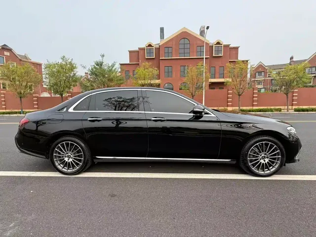 Mercedes-Benz E-Class — Фото автомобиля 17