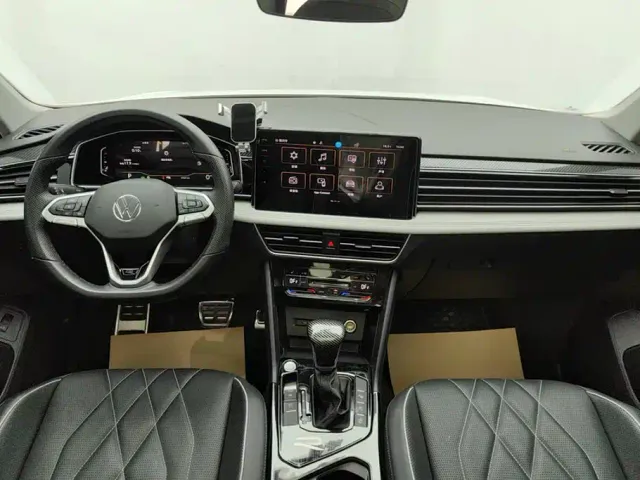Volkswagen Tiguan L — Фото автомобиля 12
