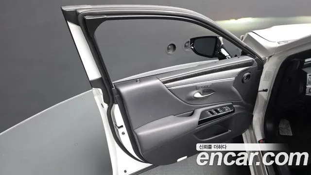 Lexus ES — Фото автомобиля 18