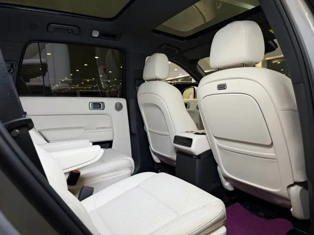 Li Auto L8 — Фото автомобиля 13