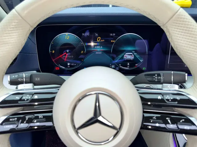 Mercedes-Benz E-Class — Фото автомобиля 18