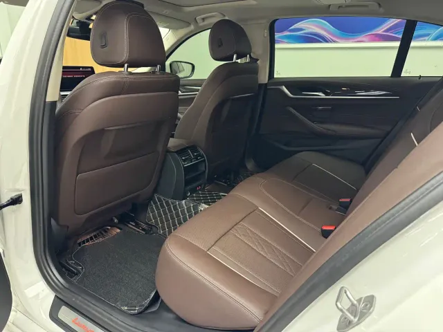 BMW 5 Series — Фото автомобиля 9