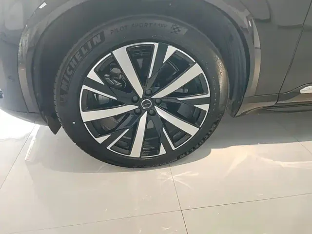 Volvo XC90 — Фото автомобиля 22