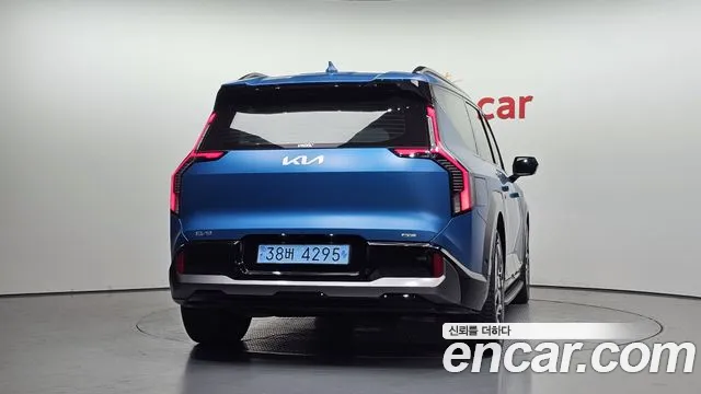 Kia EV9 — Фото автомобиля 4