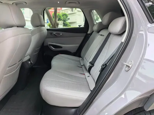 BYD Sealion 05 EV — Фото автомобиля 8