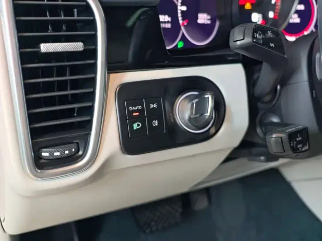 Porsche Cayenne — Фото автомобиля 28