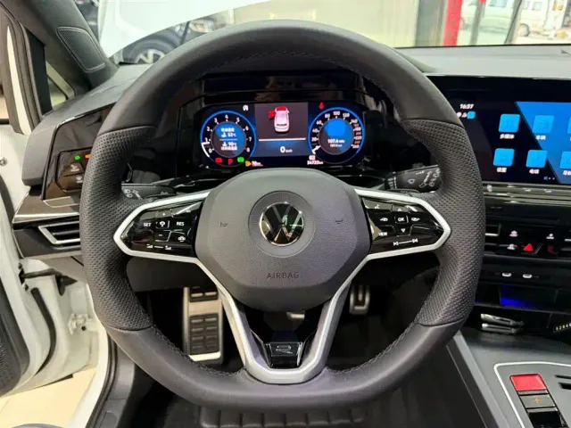 Volkswagen Golf — Фото автомобиля 11