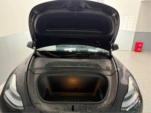 Tesla Model Y — Фото автомобиля 8