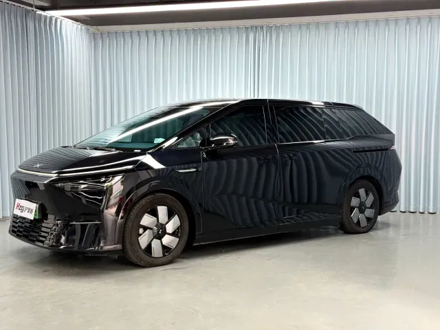 Xpeng X9 — Фото автомобиля 2