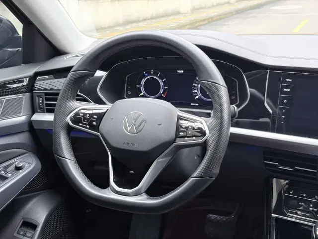 Volkswagen Passat — Фото автомобиля 15