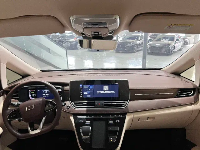 Bestune Besturn M9 — Фото автомобиля 8