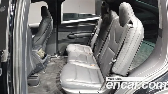 Tesla Model X — Фото автомобиля 16