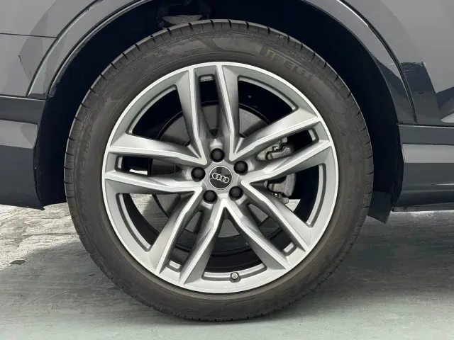 Audi Q7 — Фото автомобиля 11