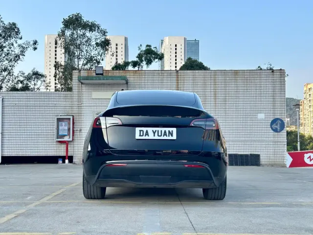 Tesla Model Y — Фото автомобиля 8
