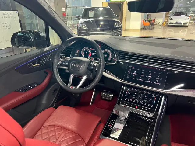 Audi SQ7 — Фото автомобиля 19