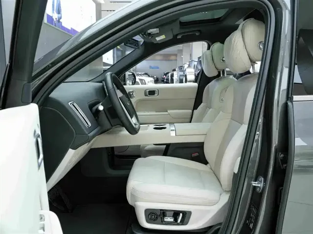 Li Auto L9 — Фото автомобиля 12