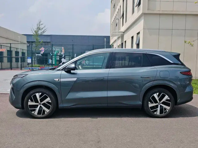 BYD Tang L — Фото автомобиля 6