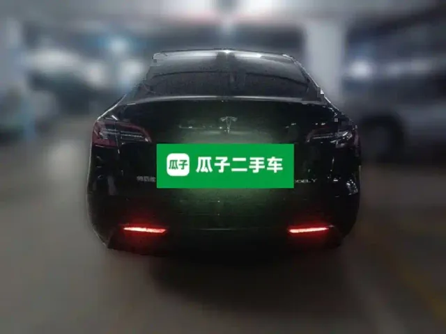Tesla Model Y — Фото автомобиля 5