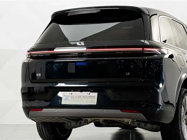 Li Auto L8 — Фото автомобиля 10