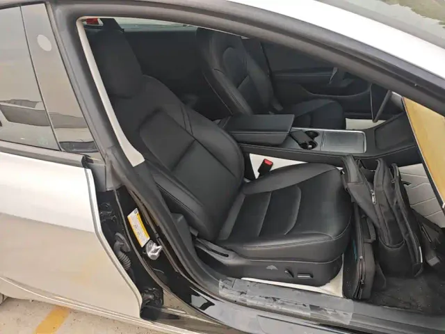 Tesla Model 3 — Фото автомобиля 19
