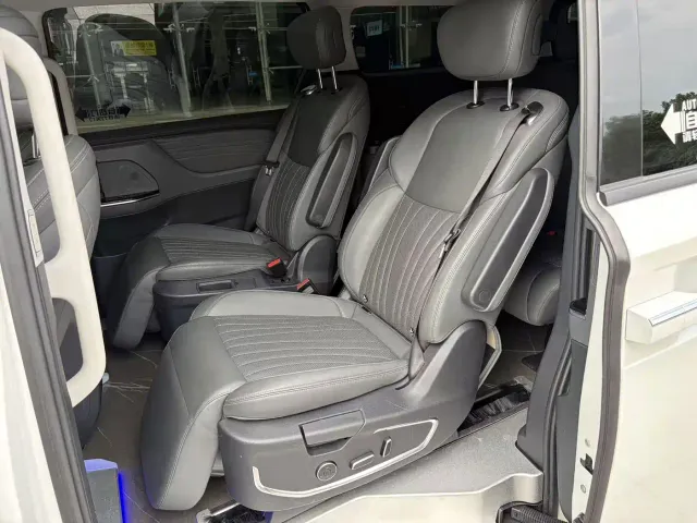 JAC Refine RF8 PHEV — Фото автомобиля 9