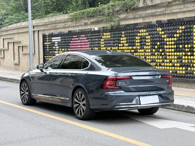 Volvo S90 — Фото автомобиля 4