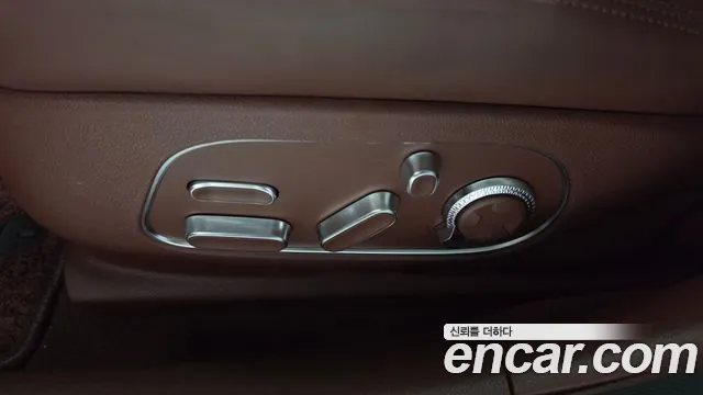 Genesis G90 Бензин 3.5 турбо AWD — Фото автомобиля 24